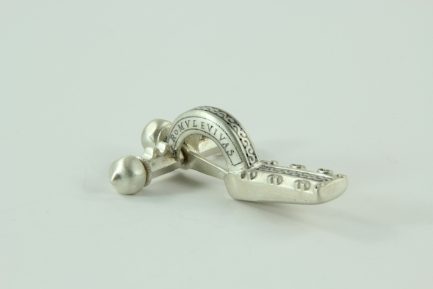 Fibula di Massenzio in argento 6